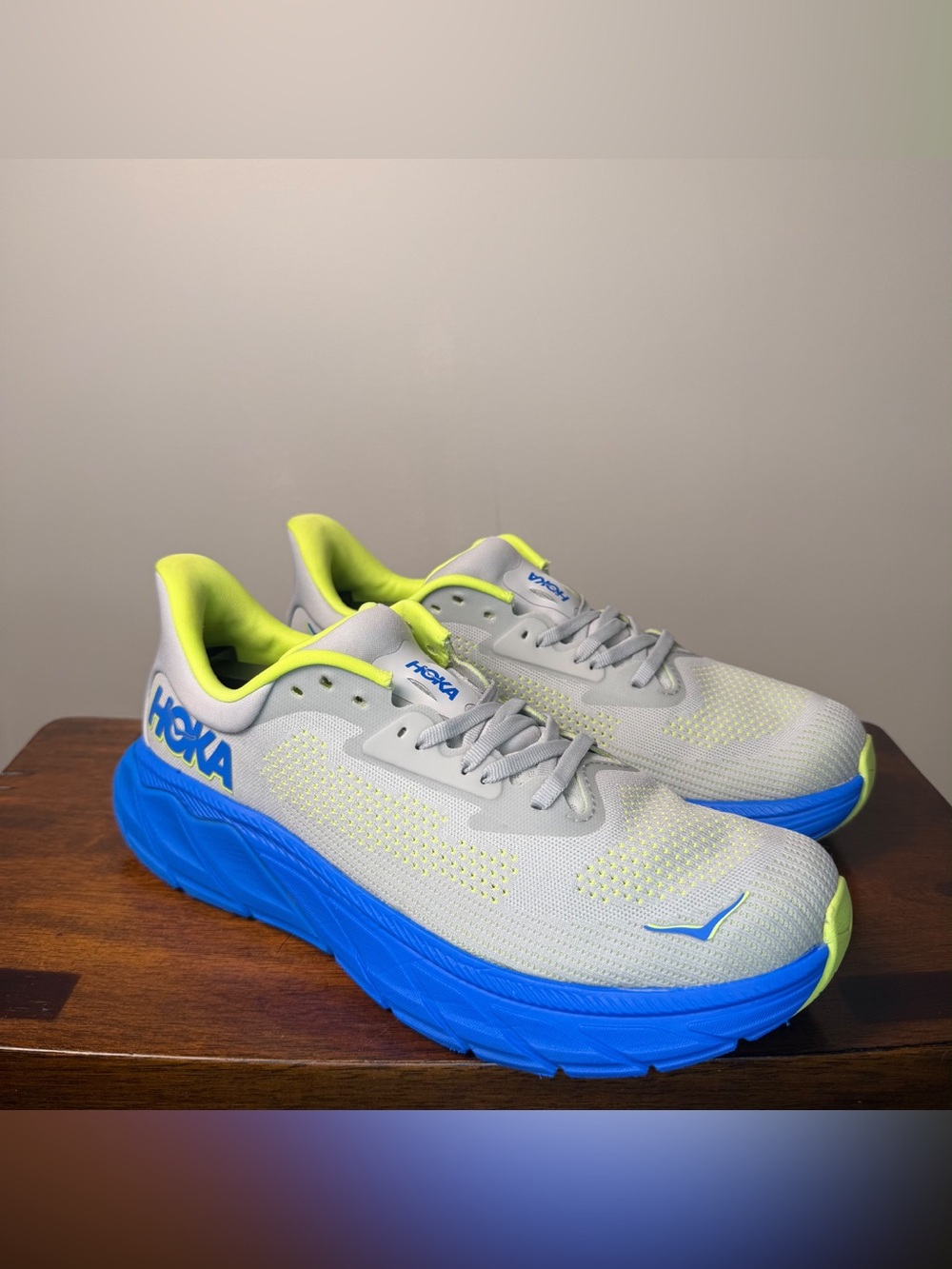 HOKA Arahi 7 Men’s 9 D Stardust Electric Cobalt 1147850 STLC Running Shoes